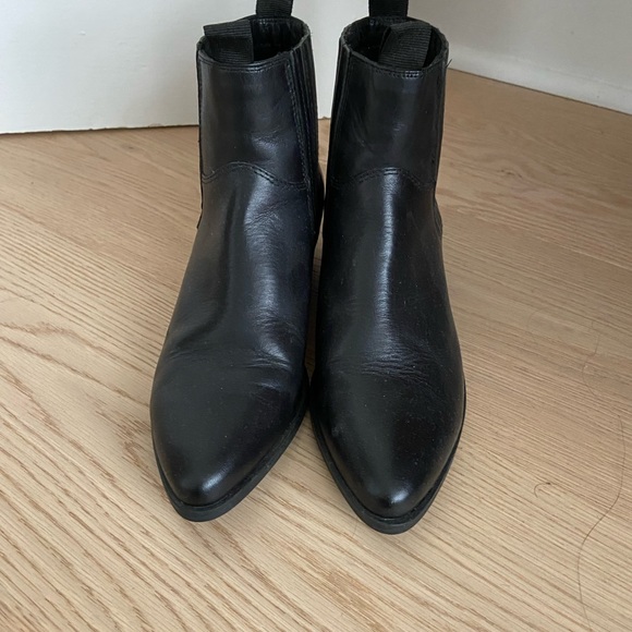 Stuart Weitzman heels and boots - size 5 - Picture 3 of 6